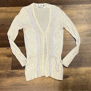 Field Flower cardigan sweater women sz medium lt. gray lace detail Anthropologie